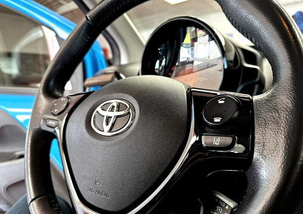 Toyota Aygo cena 38900 przebieg: 79900, rok produkcji 2015 z Prochowice małe 191